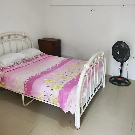 Hostal Y Cerca A Marbella