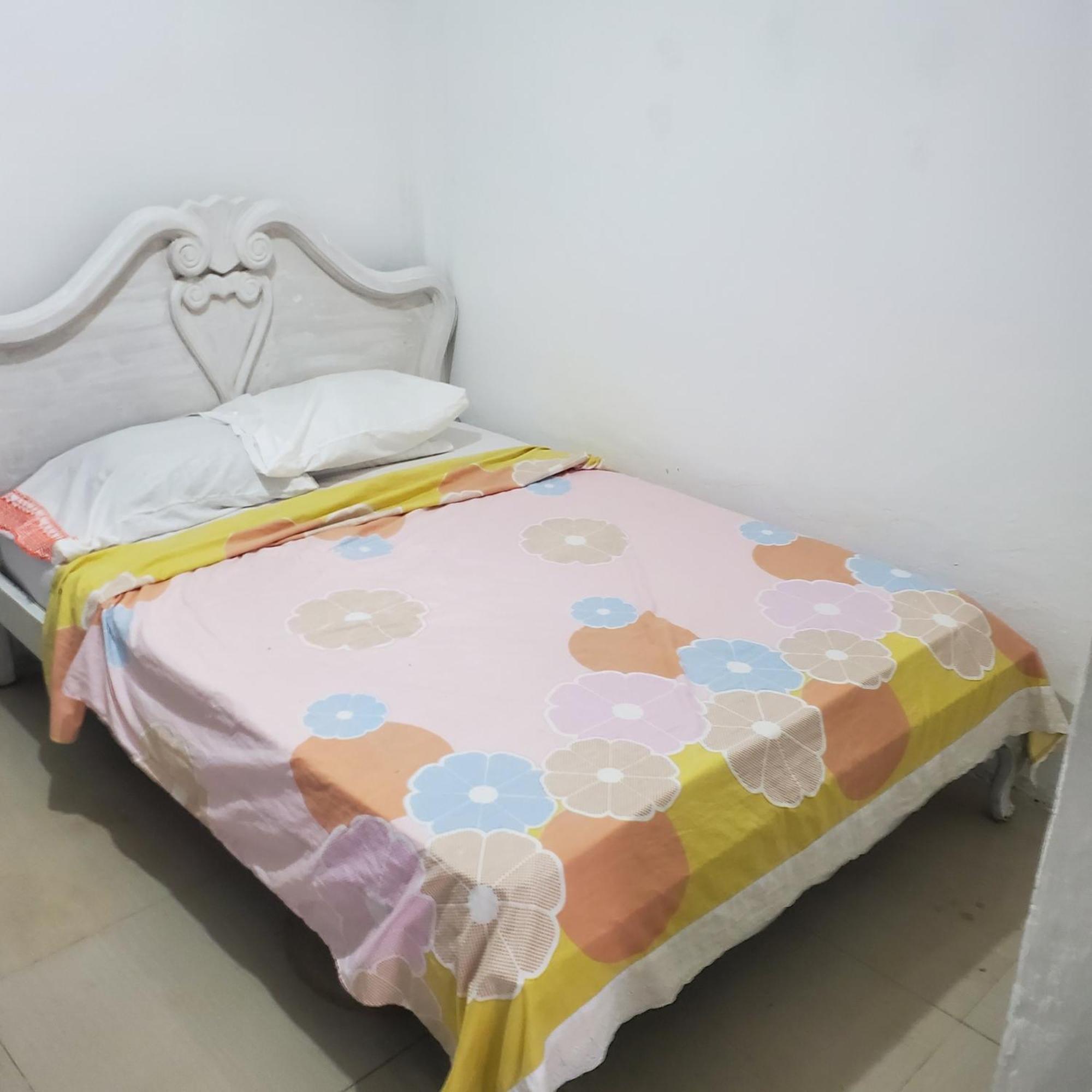 Y Cerca A Marbella *