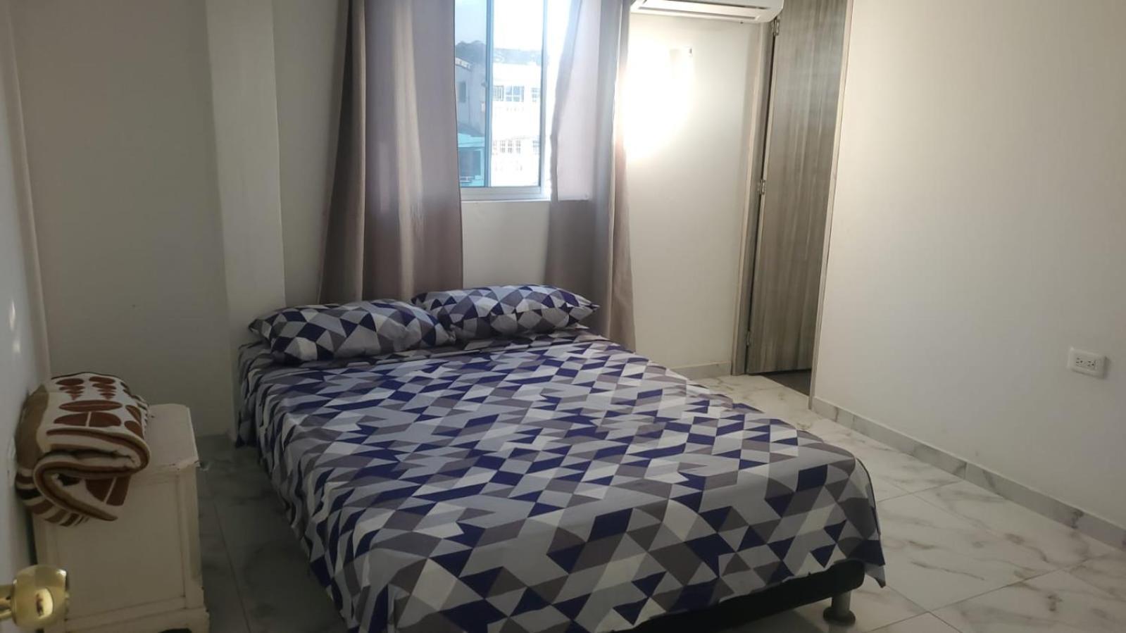 Y Cerca A Marbella *